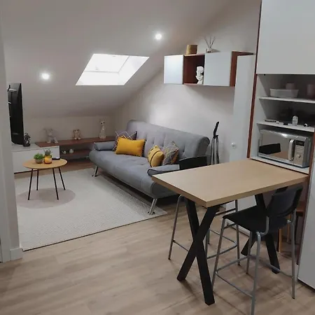 Coqueto ático En Apartamento